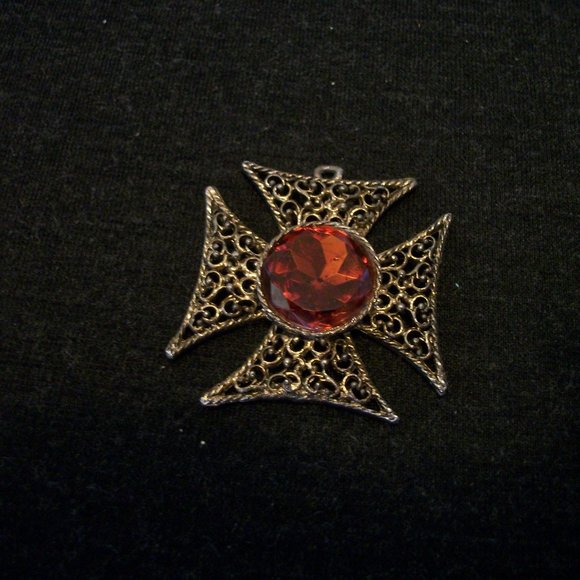 VINTAGE MALTESE CROSS W ORANGE STONE PENDANT